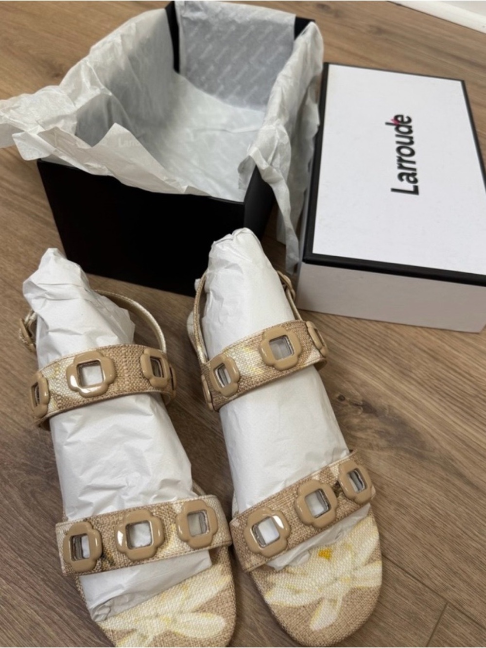 Larroude Milan Flat Sandal In Beige Printed Raffia 
9 / Beige - Picture 3 of 3